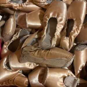 USED bloch lisse pointe shoes!!!